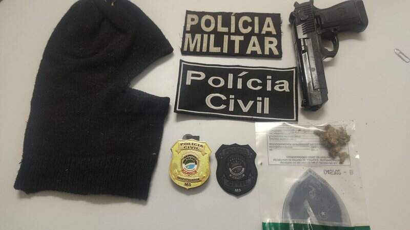 Objetos apreendidos pela Polícia Civil e Militar durante a ação