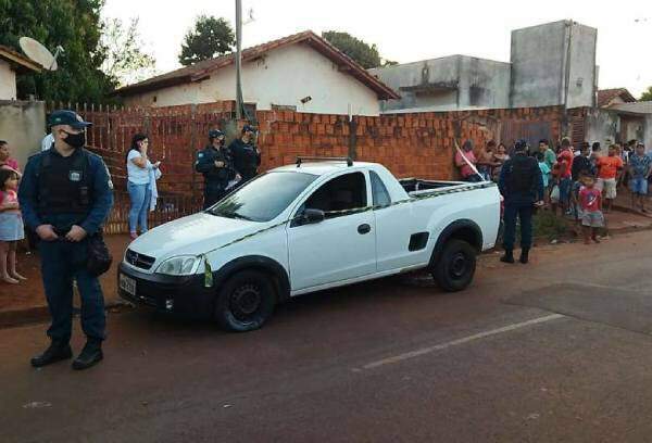 Motorista fugiu e deixou o veículo no local