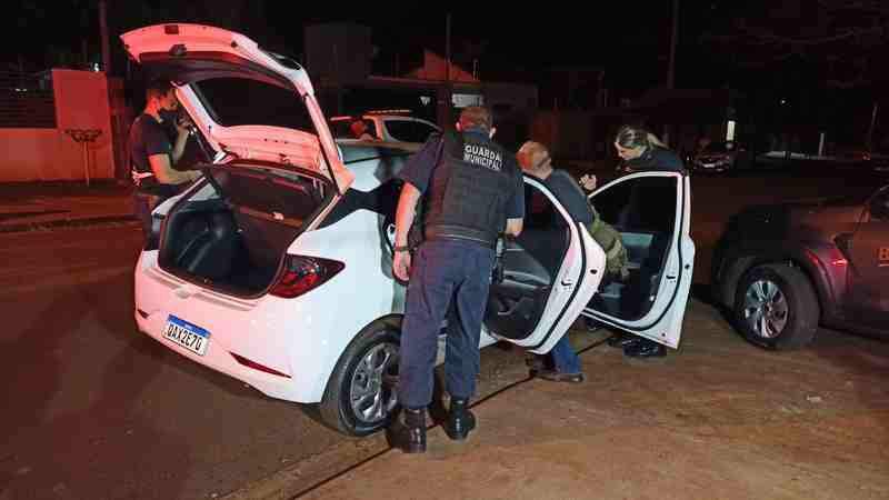 Polícia vistoria carro de cabo da PM executado em Dourados