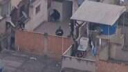 Suspeitos fugindo pelo telhado durante a Operação Exceptis. - (Foto: Reprodução/TV Globo)