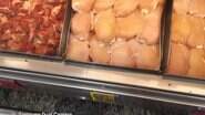Consumidor flagrou moscas na carne vendida no supermercado - Arquivo Pessoal