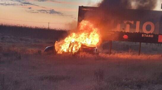 Carro foi encontrado em chamas