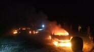 Alguns dos veículos queimados pelos criminosos. - (Foto: Reprodução/Redes Sociais)