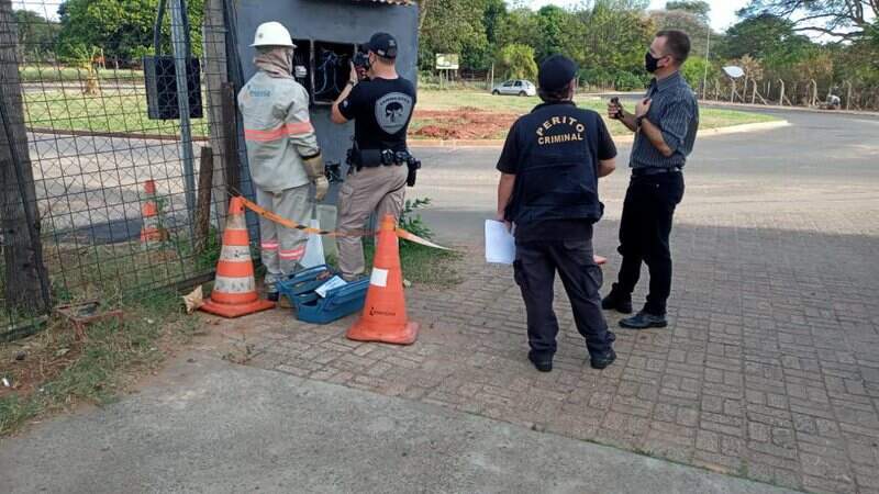 Conveniência fica na Avenida Três Barras.