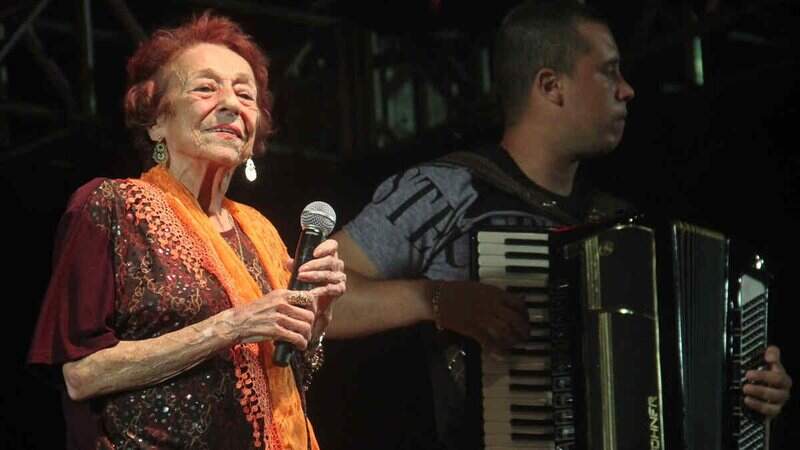 Aos 85 anos, Delinha é um expoente da cultura sul-mato-grossense. A cantora permanece em observação.