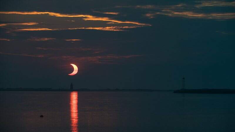 Eclipse Solar com 'Anel de Fogo' é visto em partes do hemisfério norte · Jornal Midiamax