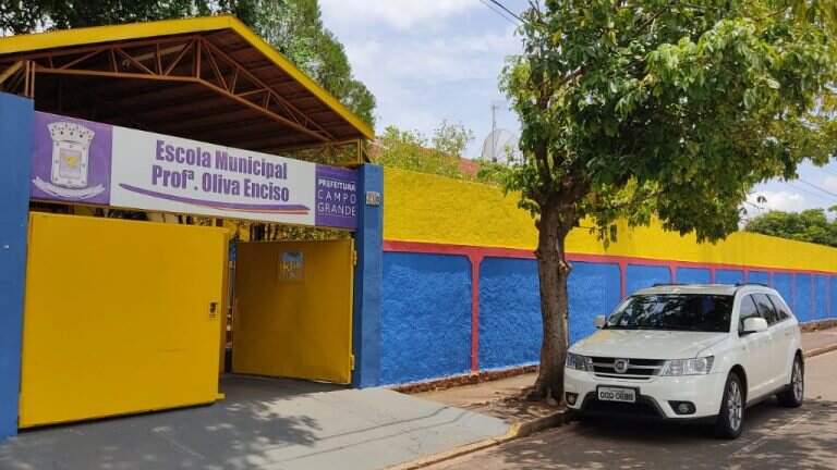 Captação de currículos ocorre na Escola Oliva Enciso, no bairro Tiradentes