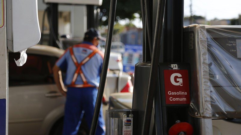 A Petrobras anunciou, nesta terça-feira (11), que os preços serão reajustados às distribuidoras a partir de hoje.