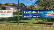 Cartazes foram colocados com frases contra a privatização. - (Foto: Divulgação/Sinergia-MS)