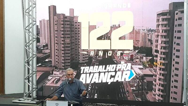 Governador Reinaldo Azambuja em evento no Paço Municipal