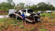 Carro da vítima sendo guinchado após perícia no local do acidente - Cassilândia Notícias