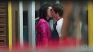 Atores de malhação comemoram o primeiro beijo homoafetivo da novela