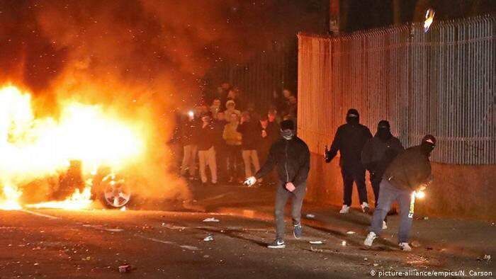 Tumultos em Londonderry, na fronteira entre Irlanda do Norte e República da Irlanda
Foto/ reprodução