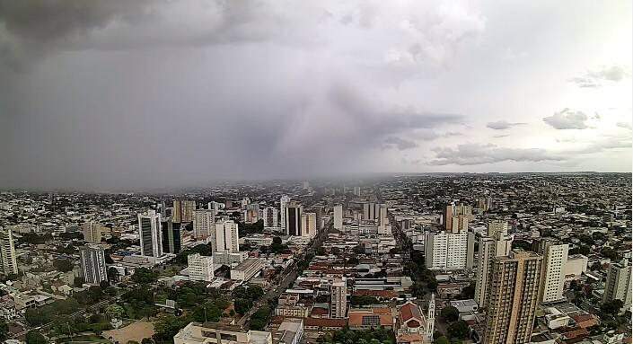 Tempo fechado na região central de Campo Grande nesta segunda-feira | Foto: Clima ao Vivo/Reprodução