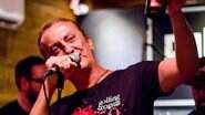 Após 6 anos da morte do músico, banda Bêbados Habilidosos homenageia Renato Fernandes