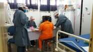 Profissionais da saúde durante testagem em detenta de MS. Foto: Agepen - Profissionais da saúde durante testagem em detenta de MS. Foto: Agepen