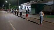 Grupo em oração na frente do hospital (Via WhatsApp) - Grupo em oração na frente do hospital (Via WhatsApp)