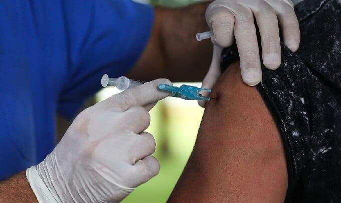 Vacina contra influenza começa a ser aplicada a partir do dia 12 de abril. (Foto: Marcello Casal / Agência Brasil)