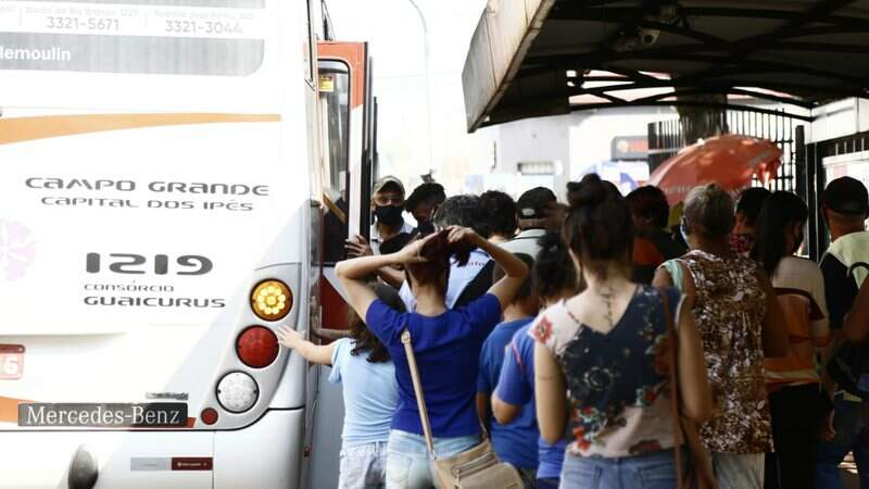 Impasse por reajuste da tarifa de ônibus fez município deixar de receber ISS