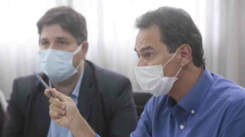 Prefeito e secretário municipal de saúde anunciam medidas de prevenção contra H3N2