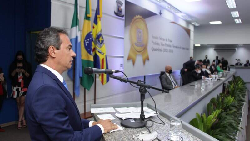 Prefeito Marquinhos Trad (PSD) durante discurso no início do ano legislativo de 2021.