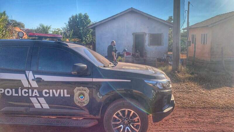 Equipe policial durante cumprimento dos mandados