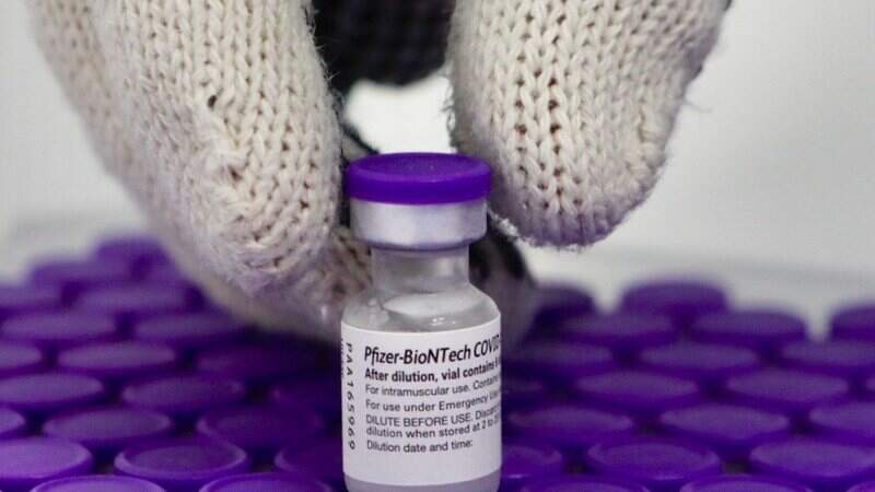 O Ministério da Saúde firmou um contrato com a Pfizer que garante o fornecimento de 20 milhões de doses de vacinas pediátricas