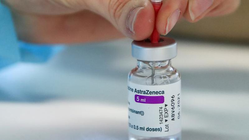 Previsão aponta recebimento de apenas 11,6 milhões de doses da AstraZeneca em agosto no Brasil