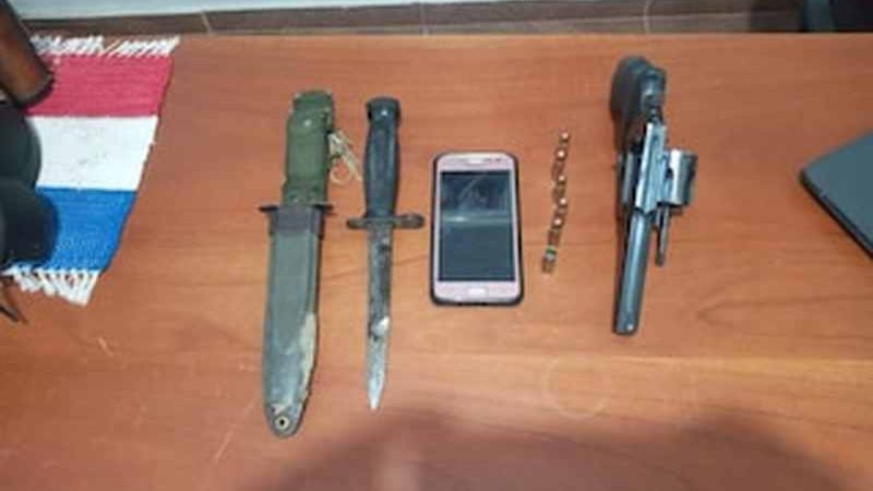Armas encontradas pela Polícia Nacional com o traficante