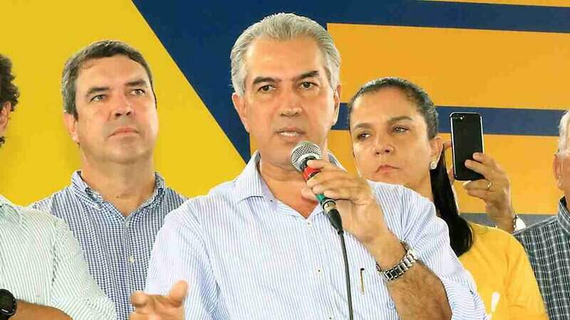 Governador Reinaldo Azambuja (PSDB) durante ação social do programa Vale Renda, em 2018