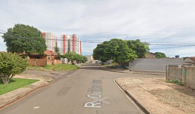 Rua onde ocorreu o assalto (Google Street View)