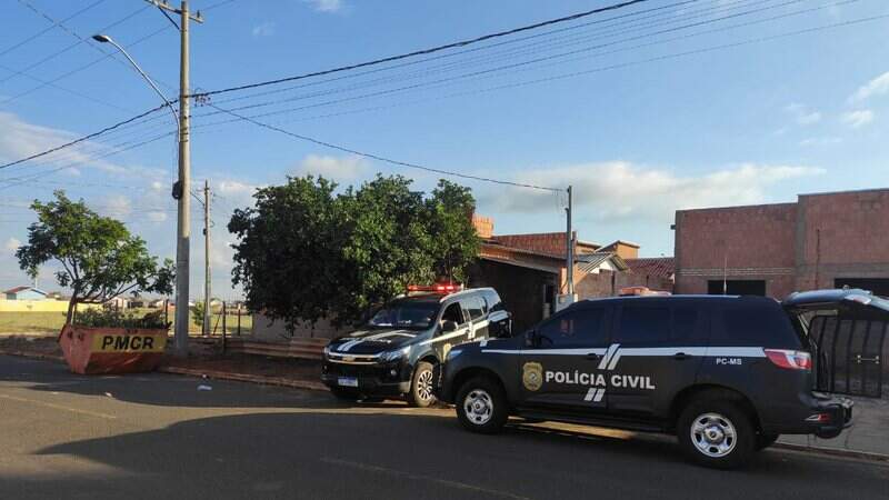 Polícia Civil durante ação que resultou na prisão do suspeito