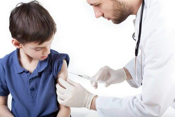 Em dezembro, o ministro da Saúde, Marcelo Queiroga, afirmou que o governo vacinaria as crianças apenas mediante prescrição médica