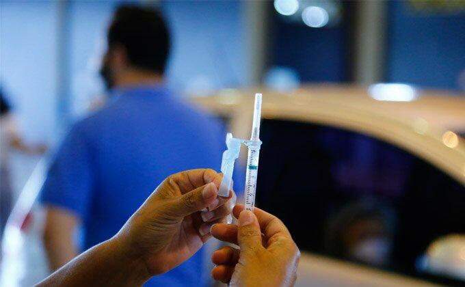 Hoje, a dose de reforço da vacinação contra covid-19 será para pessoas de todos os públicos com 18 anos ou mais que tomaram a segunda dose até o último dia 27 de agosto.