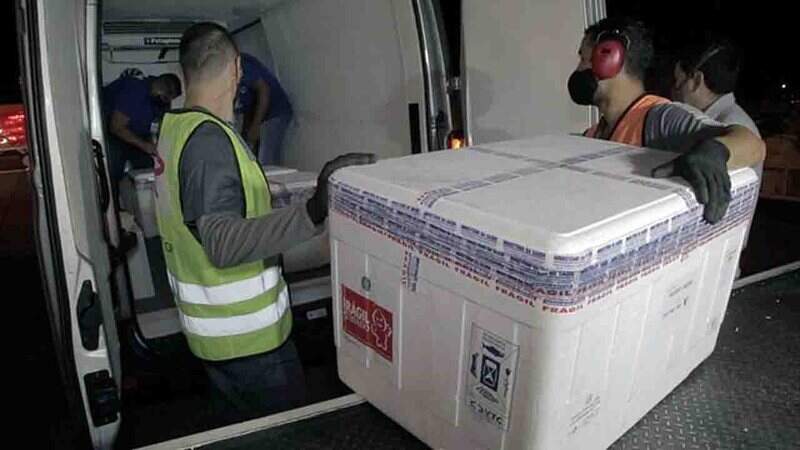 Remessa de doses chegou na noite de quarta-feira no Aeroporto de Campo Grande