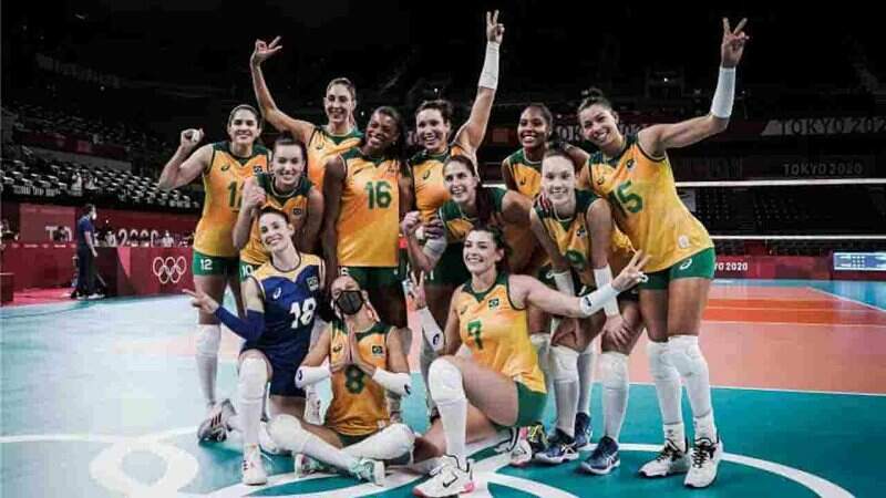 Brasil bate russas de virada e avança à semifinal do vôlei ...