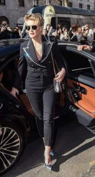274921699 379840114144134 8666579465845919653 n - Sharon Stone deslumbrante no desfile da Dolce & Gabbana em Milão, durante a Milan Fashion Week.
