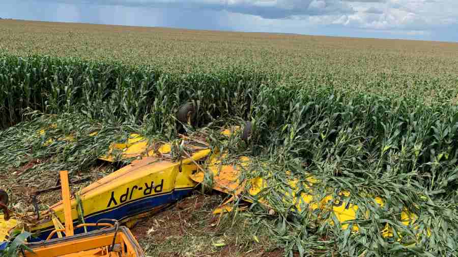 aeronave TwLGnGF - Manutenção de aeronave que caiu em fazenda e matou piloto agrícola estava em dia, diz polícia