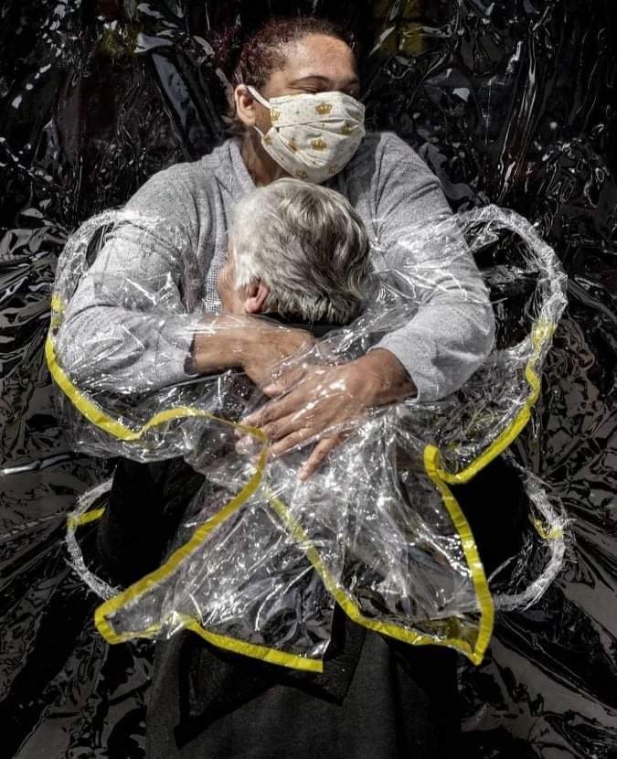 c1288c9f 7e9b 4b65 9c17 c935a3adadfc - Foto de abraço durante pandemia no Brasil leva World Press Photo