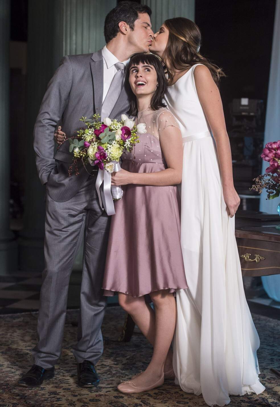 Bebeth, filha de Erick, no casamento do pai (Foto: TV Globo)