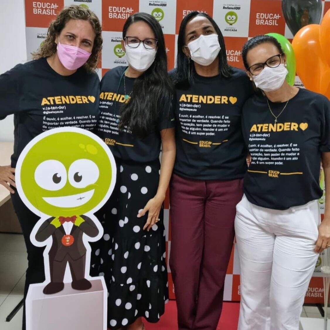 Gestoras de atendimento do Educa Mais Brasil, (da esquerda para direita) Paula Terres, Viviane Torres, Adriana Nascimento e Gleide Gomes