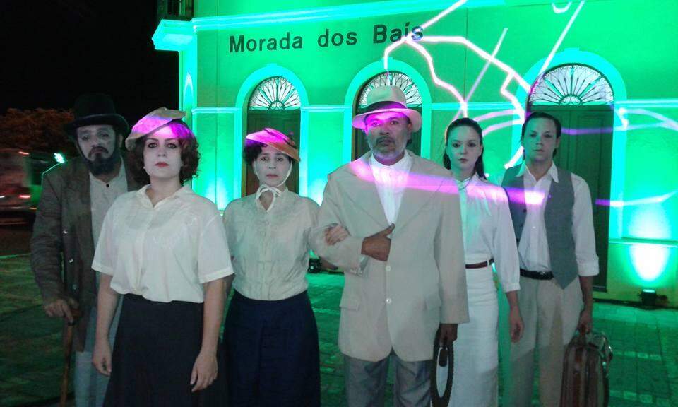 Grupo é conhecido popularmente por realizar performances e cortejos em todos os cantos da cidade