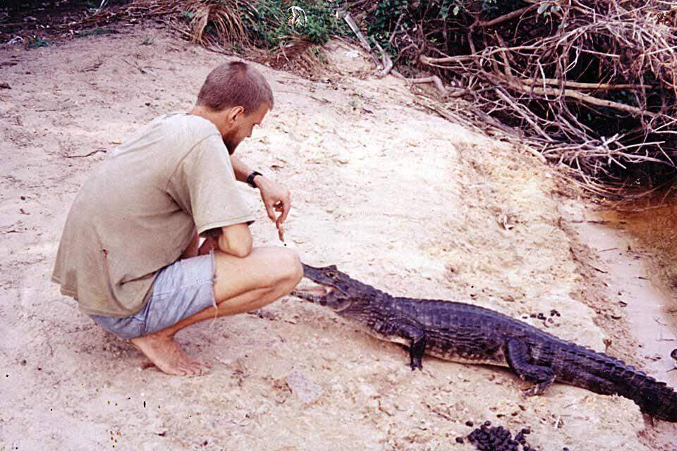 Mogens com '20 e poucos anos', quando foi guia no Pantanal (Arquivo pessoal)