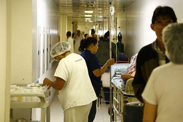 Técnicos em enfermagem não dão conta do trabalho, pois faltam servidores