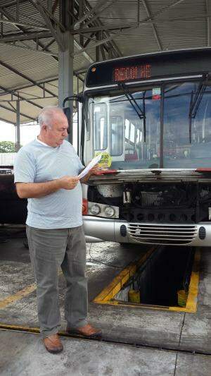 Funcionários comemoram com humor volta de ônibus mais novos às linhas