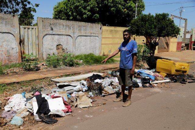Morador de rua defende grupo e diz que eles não são responsáveis por jogar lixo na rua - Cleber Gellio/Midiamax