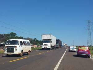 Trabalhadores rurais bloqueiam BR-262 e prometem protesto em todo o país