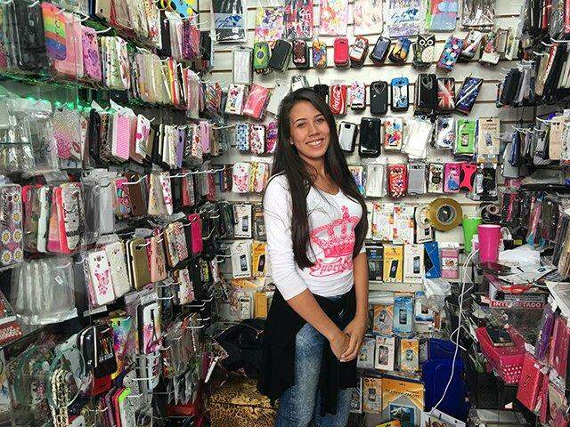 Jovanna, a vendedora de capinhas de celular / Guilherme Cavalcante