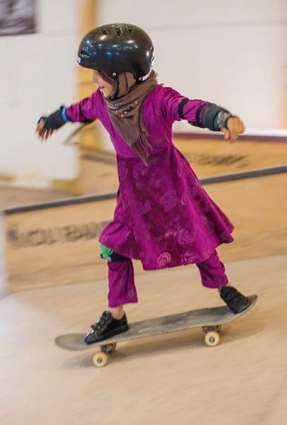 Belas e 'do ar': conheça as meninas skatistas do Afeganistão