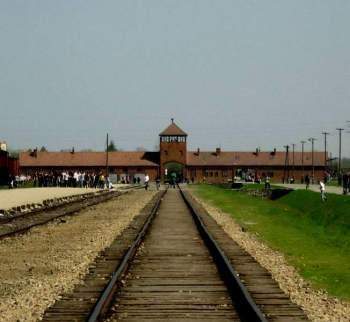 Auschwitz, o lugar que nos ensina a não esquecer do que já fomos capazes